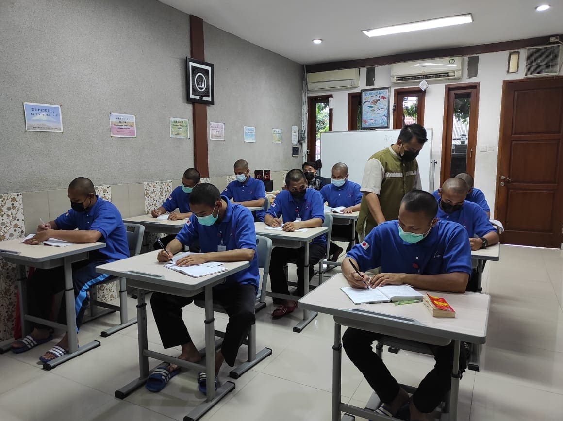 Tips Memilih LPK Resmi dan Terpercaya untuk Bekerja ke Luar Negeri